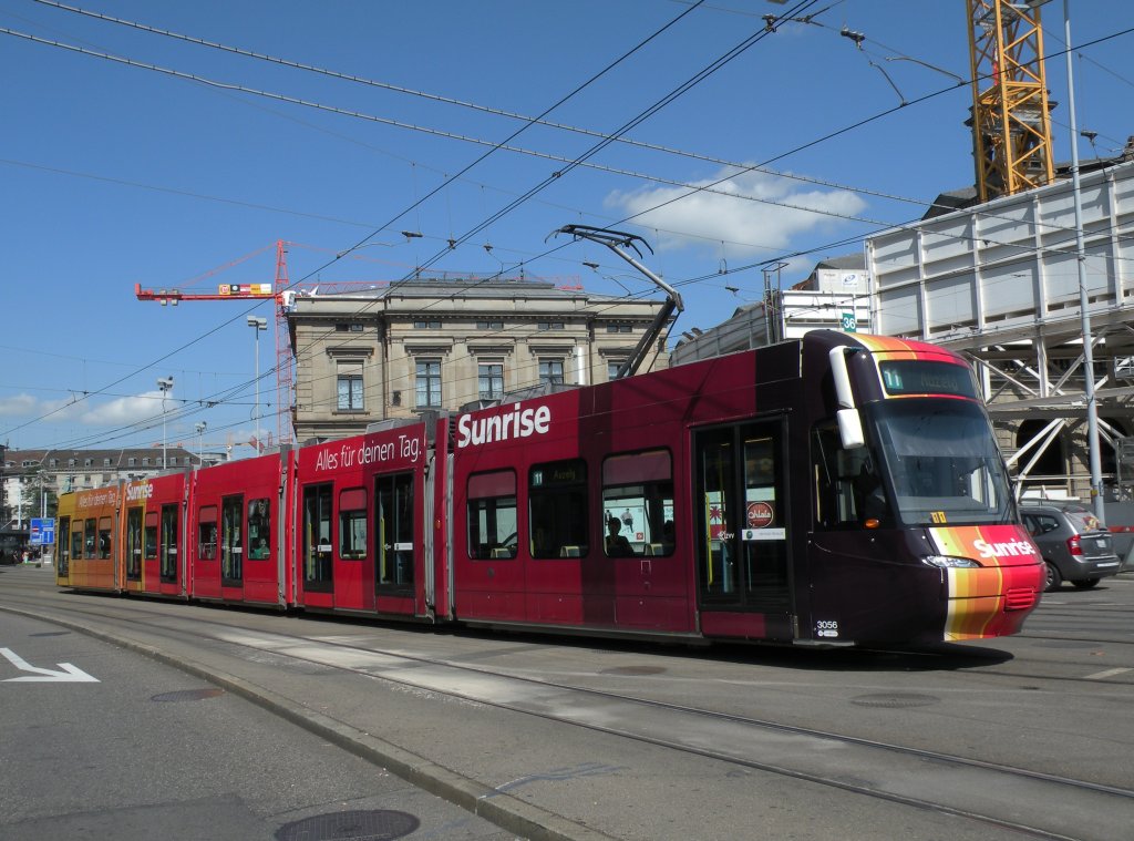 Be 5/6 Cobra mit der Betriebsnummer 3056 und der Vollwerbung fr Sunrise auf der Linie 11 am Hauptbahnhof Zrich. Die Aufnahme stammt vom 23.06.2012.