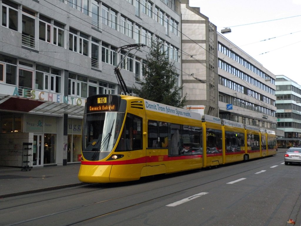 Be 6/10 Tango der BLT mit der Betriebsnummer 154 fhrt in der Aeschen-Vorstadt Richtung Haltestelle Aeschenplatz. Die Aufnahme stammt vom 21.11.2009