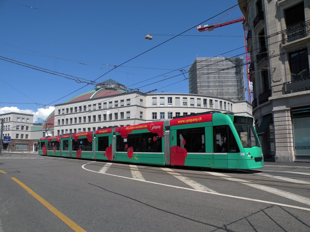 Be 6/8 Combino 314 mit der Sympany Werbung fhrt Richtung Markthalle in Basel. Die Aufnahme stammt vom 21.05.2011.