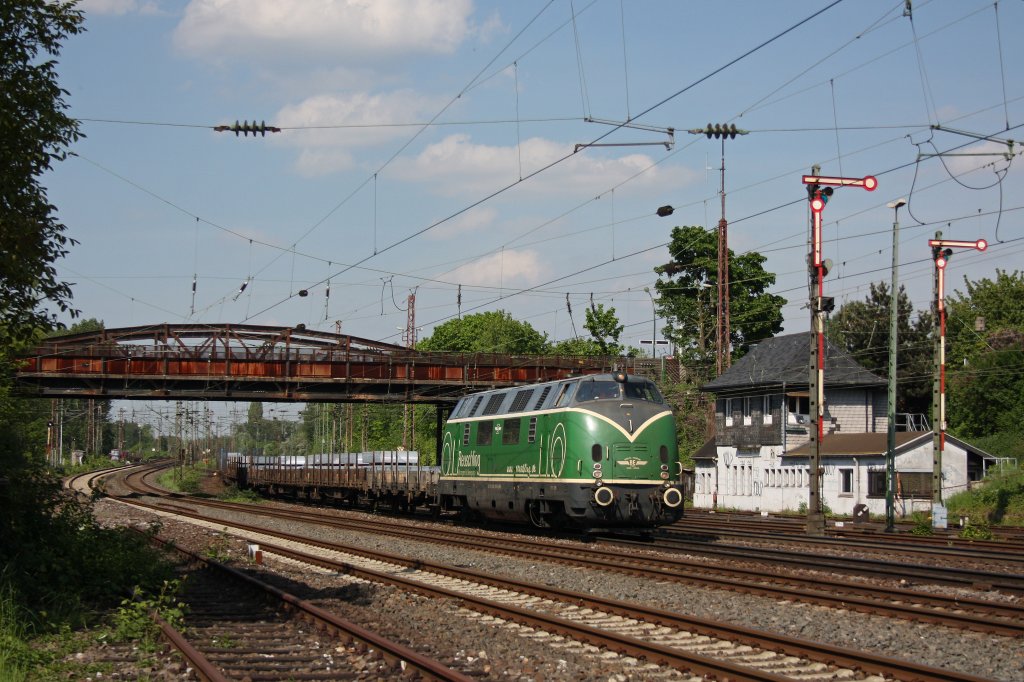 BE D9/220 053 am 14.5.12 mit dem Aluzug in Dsseldorf-Rath.