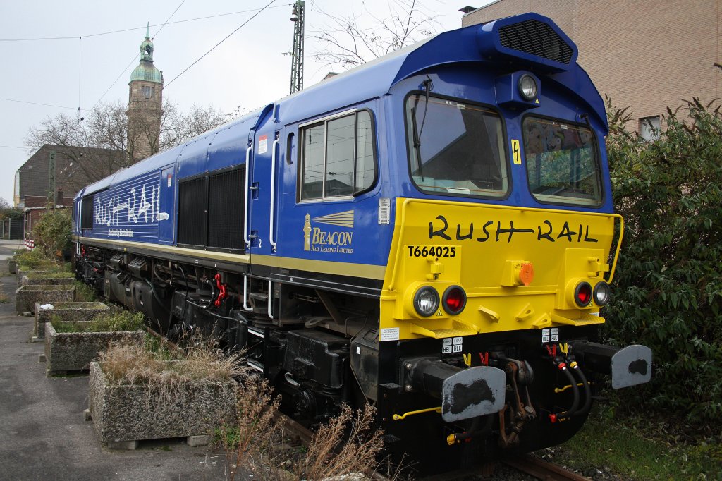 Beacon Rail/RushRail T664025 (266 025) am 1.12.12 abgestellt in Krefeld Hbf.