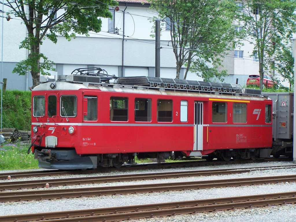 Bef 4/4 Nr 641 steht schon mit dem nchsten Gterzug bereit. Saignelgier am 12/06/10.