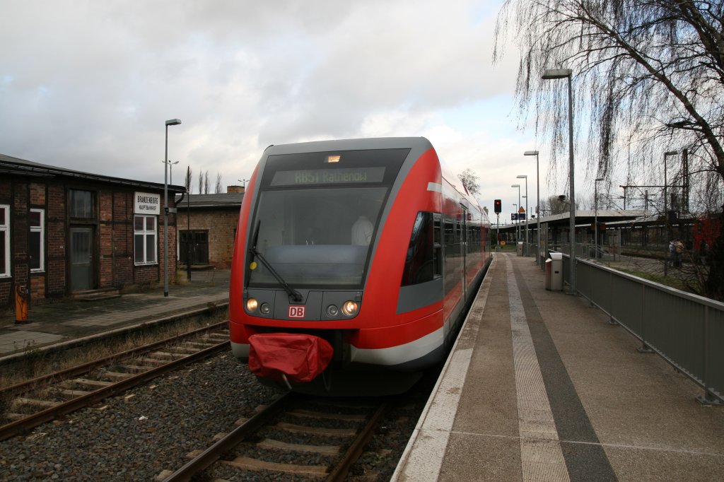 Befor das Unternehmen Mrkische Regiobahn (OLA)  auf der Strecke Brandenburg HBF-Rathenow startete fuhr DB Regio mit ihren GTW auf dieser Strecke , so wie hier am 12.03.2007 im HBF von Brandenburg.