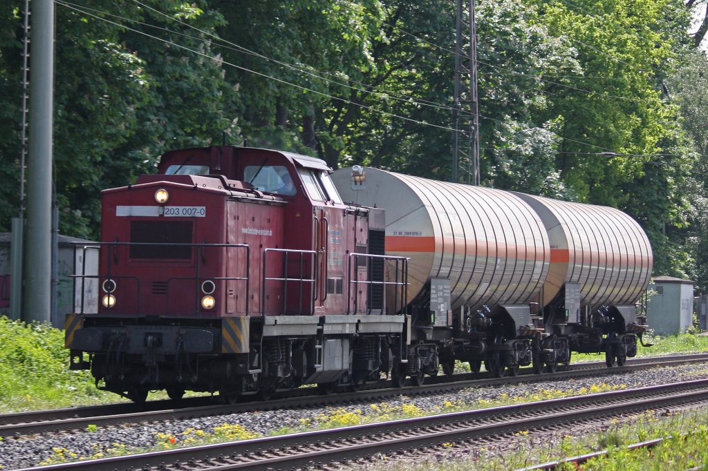 BEG 203 007 am 18.5.12 mit zwei Kesselwagen in Ratingen-Lintorf.