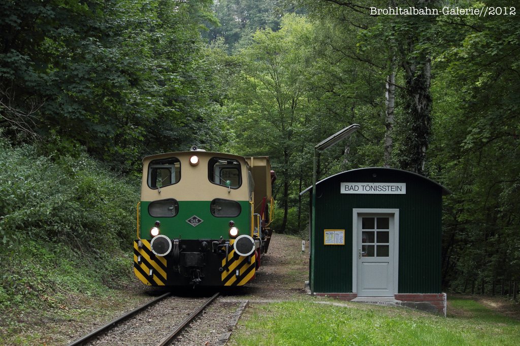 BEG D1 mit den Wagen 510 und 43 (Rollwagen) auf dem Weg von Burbrohl nach Brohl-Ltzing. Brohltalbahn am 15. August 2012.