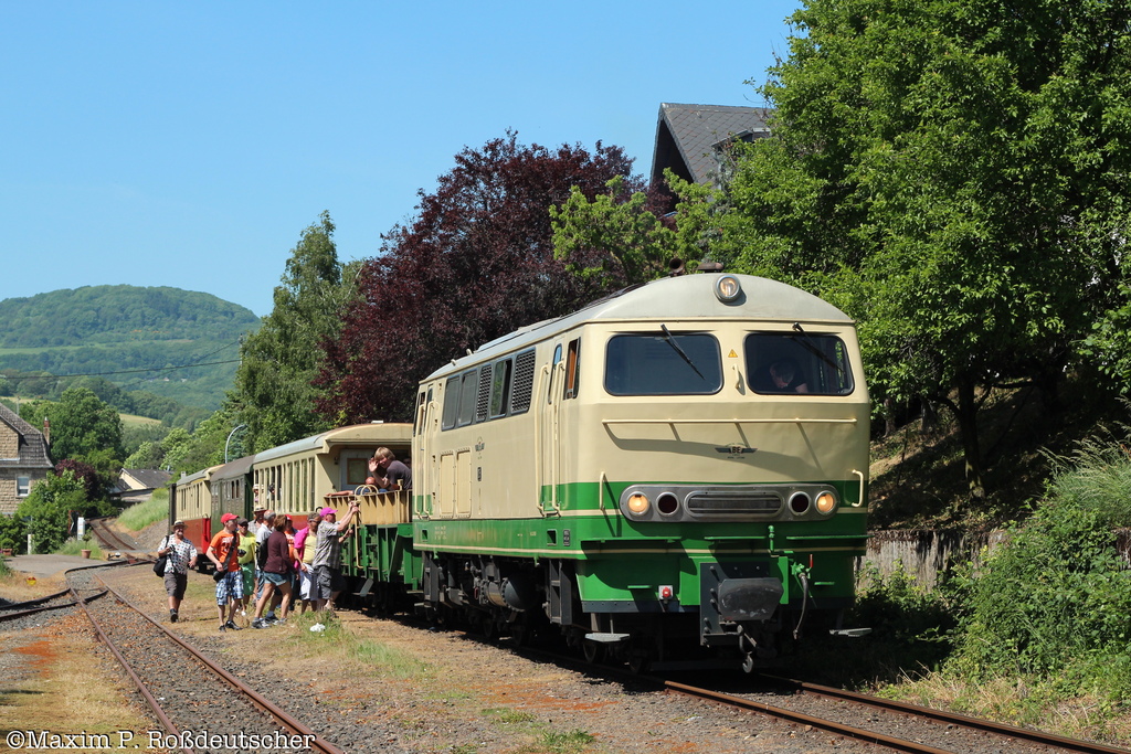 BEG D5 mit dem  Vulkan-Expre  am 26.5.2012 im Bahnhof von Oberzissen. Pfingsten 2012 auf der Brohltalbahn.