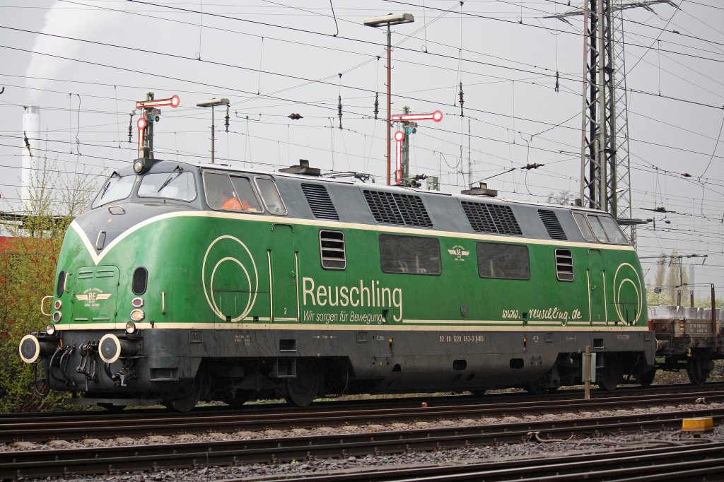 BEG D9 (220 053) am 12.4.12 bei der Durchfahrt durch Oberhausen-West.