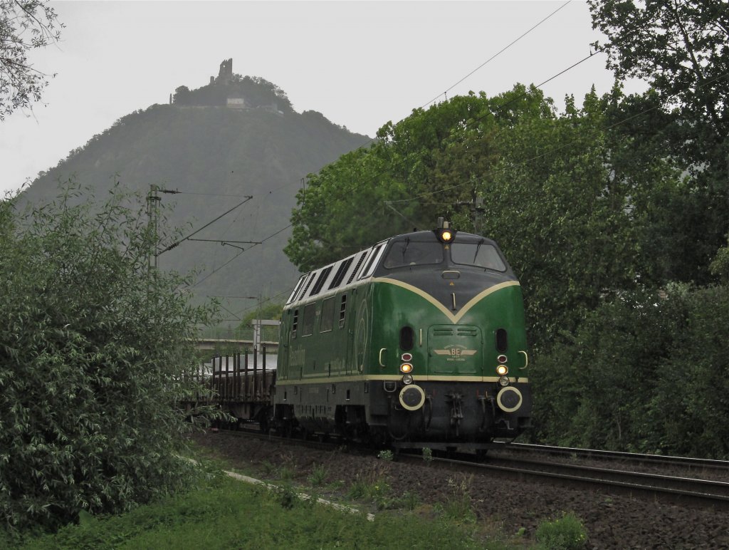 B.E.G. V200 053 am 18.7.2011 bei starkem Regen in Rhndorf.