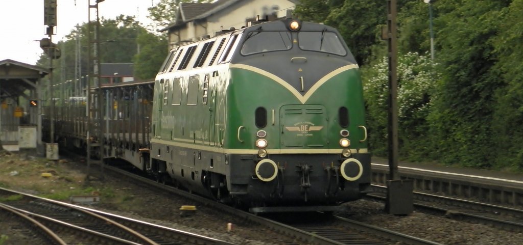 BEG V200 053 mit dem noch leeren Alu-Zug in Beuel am 20.5.2011. Gru an den Tf !!