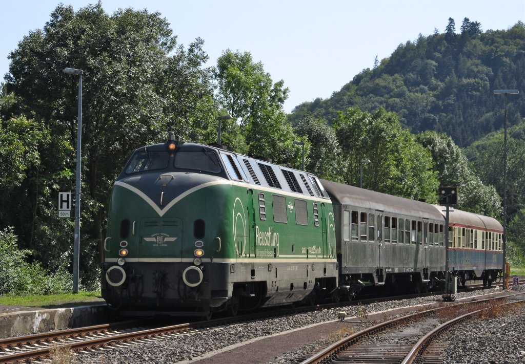 B.E.G. V200 053 mit dem  Ahrbmmel  bei Kreuzberg( Ahr ). 21.8.2011.