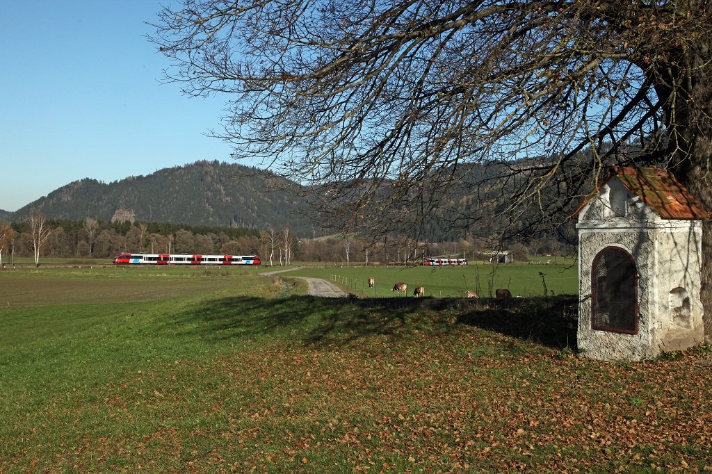 Begegnung von zwei Triebwagenzgen der Reihe 4024 (Z1706 und Z4213) bei Fentsch St.Lorenzen 31.10.2012
