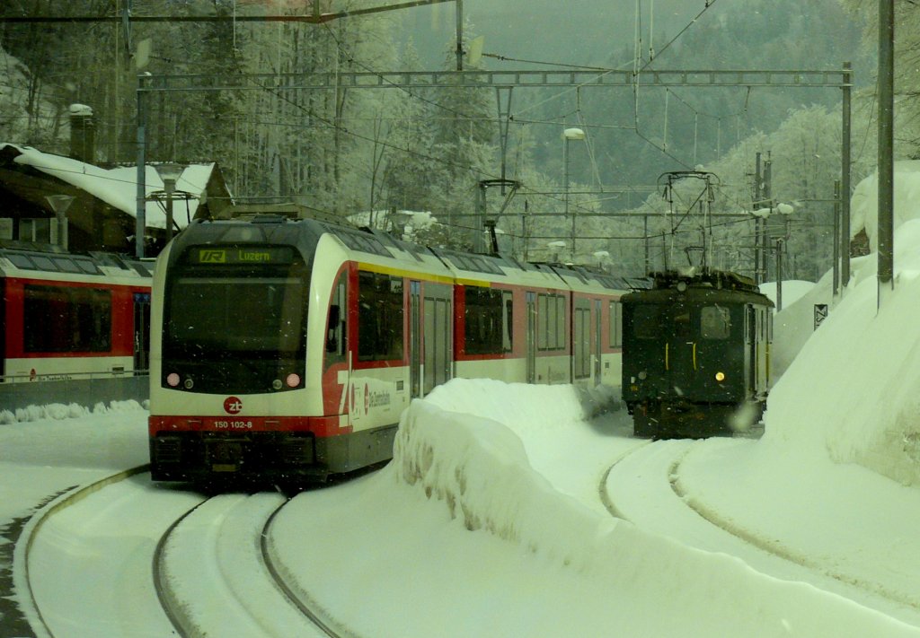 Begegnung zwischen ABReh 150 102-8 ( Adler ) und Deh 4/6 914 in Bahnhof
Brnig-Hasliberg am 23.02.13.