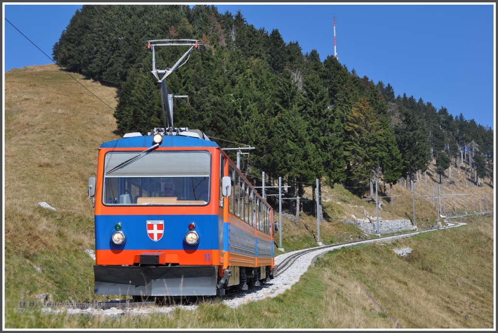 Beh 4/8 11 auf Talfahrt zwischen Vetta und Bellavista. (05.10.2011)