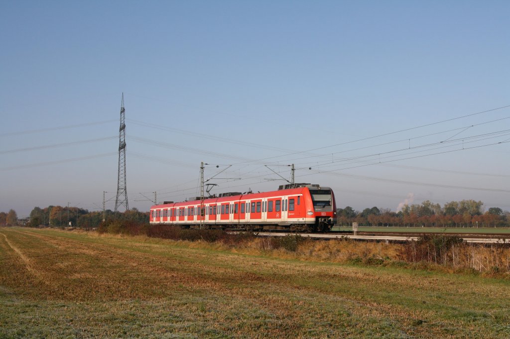 Bei 0C wurde am 23.10.11 im schnsten Morgenlicht 423 744-2 nach Erding am Ortsrand von Poing fotografiert.