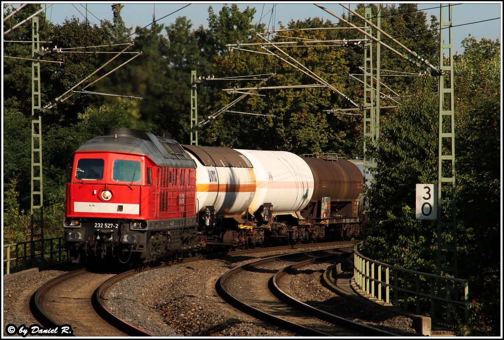 Bei dem Warten auf 03 1010 kam noch 232 527 mit einem gemischten Gterzug um die Ecke. (24.09.2011, Nrnberg - Dutzenteich)
