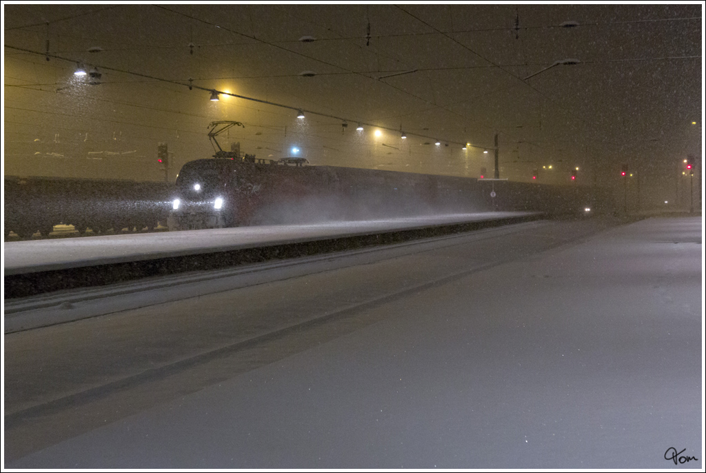 Bei dichtem Schneetreiben fhrt rj 730 in Knittelfeld ein.
16.1.2013