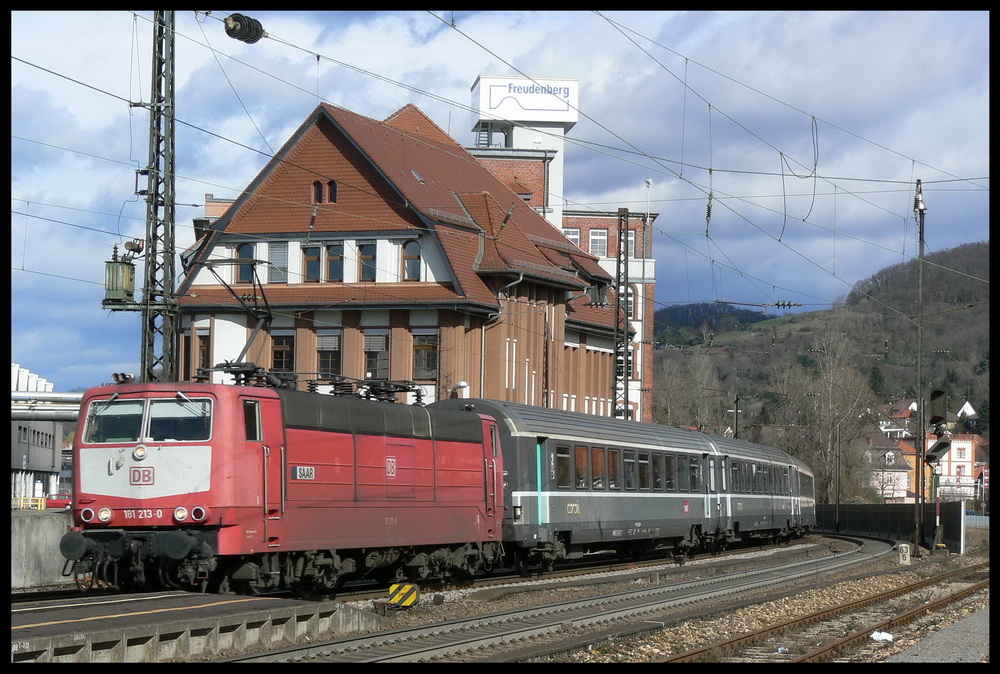 Bei der Durchfahrt in Weinheim konnte 181 213 am 3.3.2007 mit EC 54 aufgenommen werden.