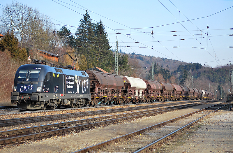 Bei den eisigen Temperaturen war die Warterei auf diesen Zug nicht sehr angenehm... CATS 1116 153, Tullnerbach-Pressbaum, 31.1.2012.