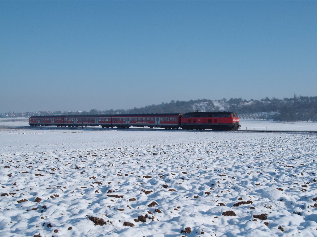 Bei klarem Winterwetter zeigt sich 218 499-2 im Januar 2009 auf dem Streckenstck zwischen Dettingen/Teck und Owen/Teck in ihrer ganzen Pracht.