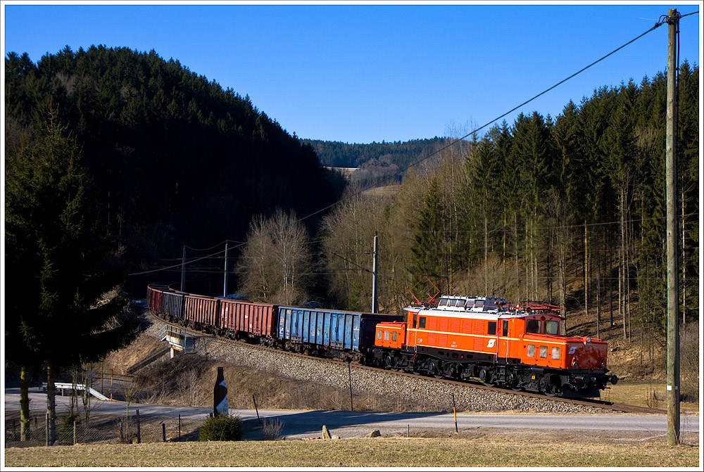 Bei der Ledermhle nahe Kefermarkt zieht die 1020.37 der GEG den Kohleleerzug Z95622 (Linz Stahlwerke - Summerau) Richtung Summerau.
Mein Dank gilt dem Organisationsteam!