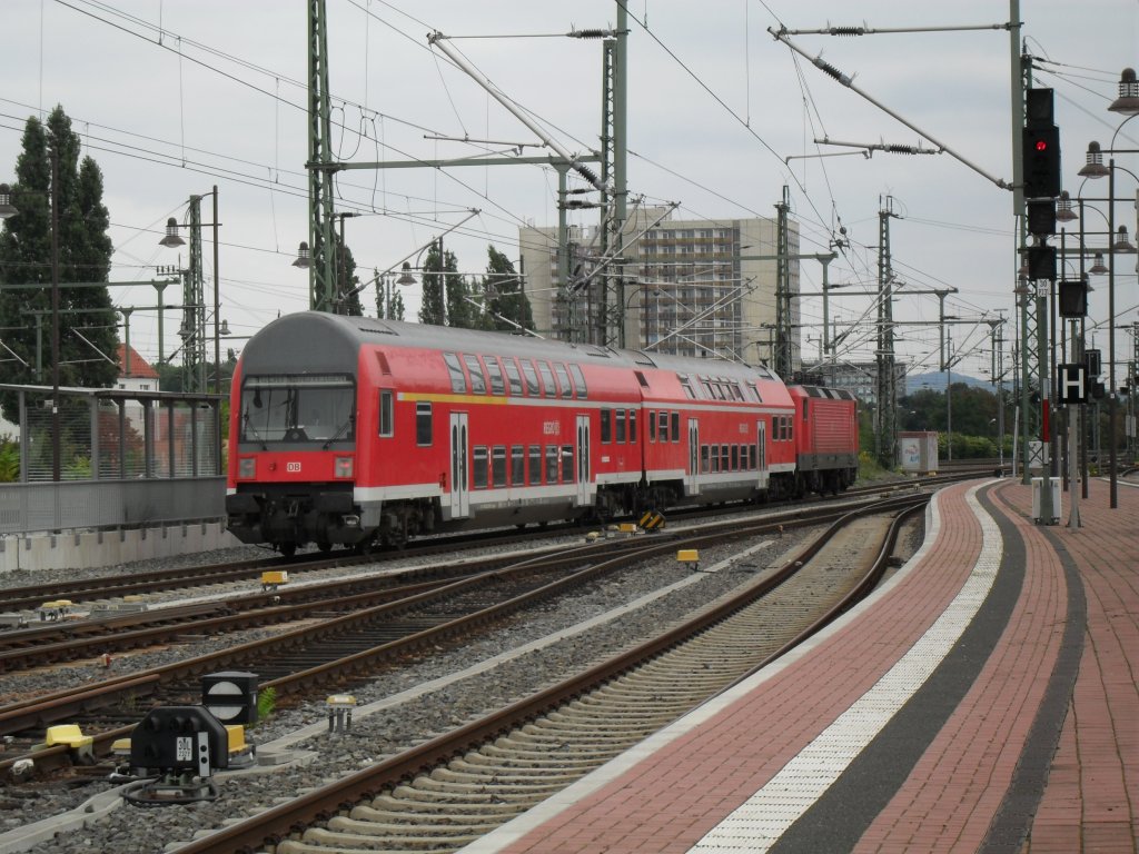 Bei meinen Rundgang ber den Hauptbahnhof fand ich diese Regionalbahn, die soeben aus Elsterwerda kam. Sogleich wird sie sich auf ein anderes Abstellgleis begeben. Dresden, 08.09.2010