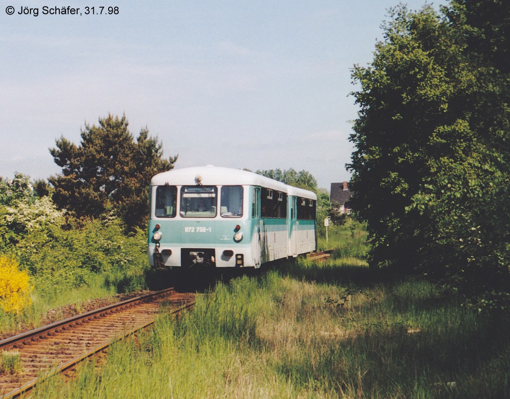 Bei der nchsten Tour wurde 972 756 etwa 500 Meter westlich vom Bahnhof Tiefenort aufgenommen. (Im Hintergrund das km-Schild 5,6) 