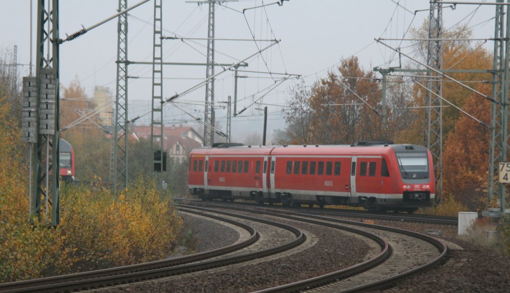 Bei noch sehr trben Wetter durchfhrt 612 678 von Zwickau kommend das Werdauer Bogendreieck Richtung Werdau.30.10.09.