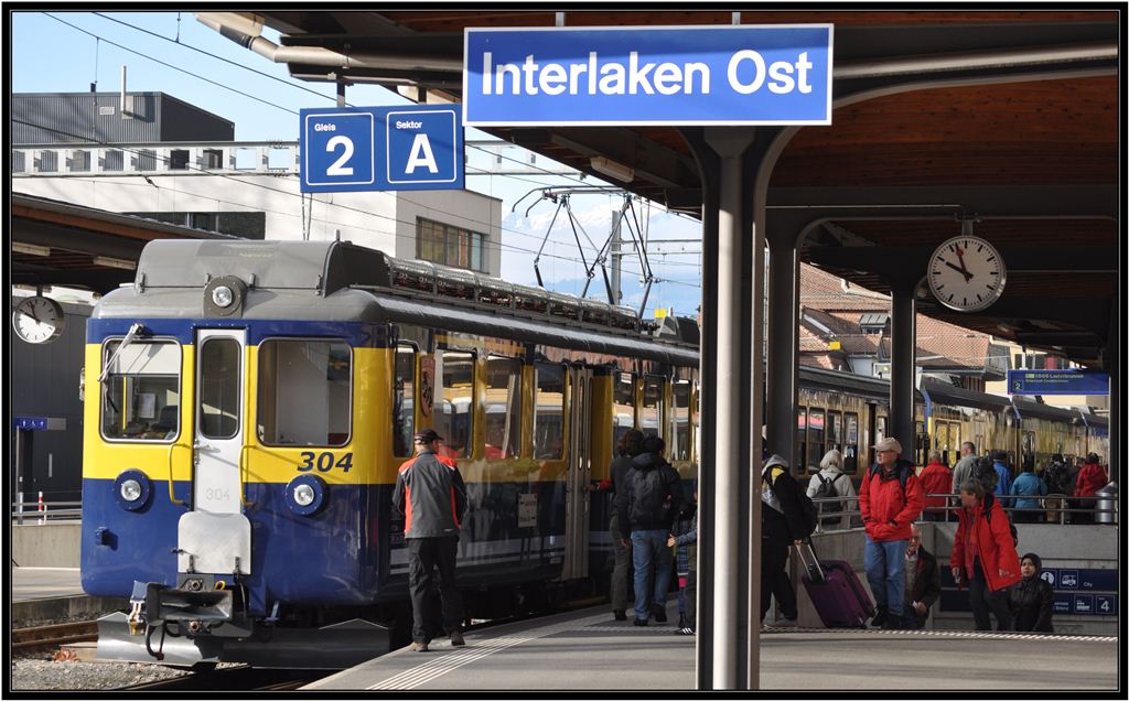Bei schnem Wetter herrscht auch im November ein grosser Ansturm auf die Zge der BOB ins Jungfraugebiet. (13.11.2012)