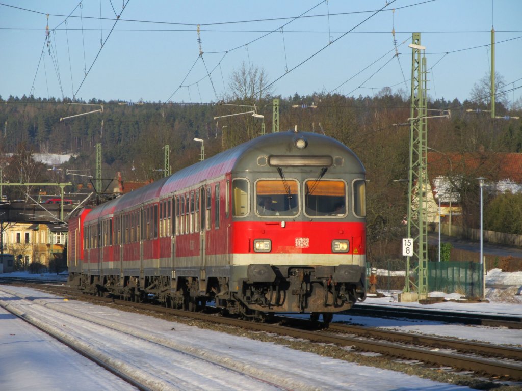 Bei schnstem Tauwetter wird dieser Regionalexpress nach Lichtenfels am 8. Januar 2011 in krze seinen nchsten Halt in Kronach erreichen.