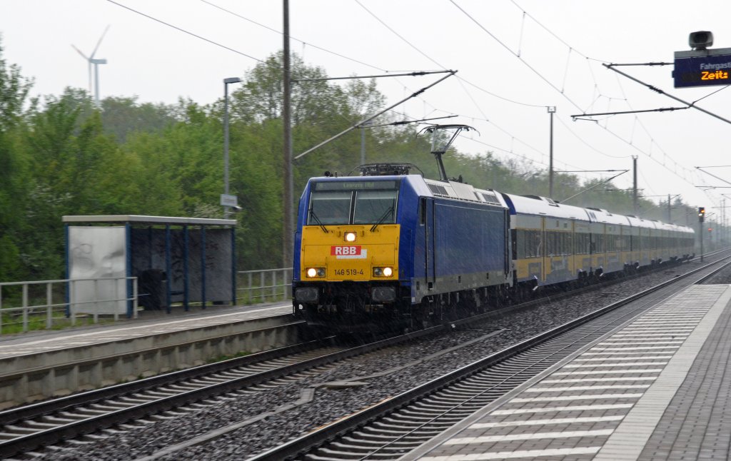 Bei strömenden Regen brauste 146 519 mit dem Interconnex nach Leipzig am 11.05.13 durch Burgkemnitz.