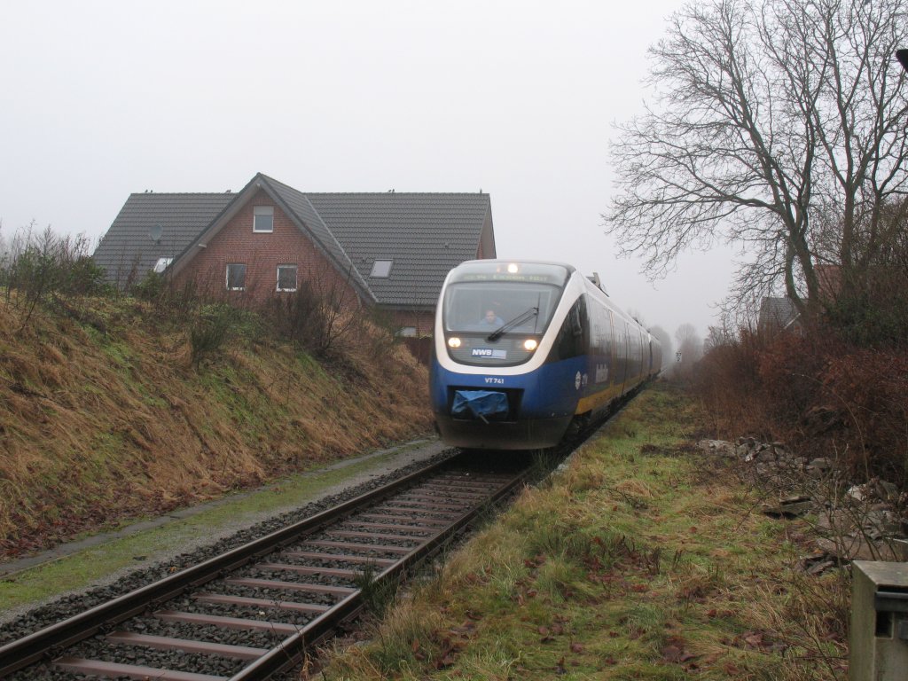 Bei trben Winterwetter fhrt die NWB von Borken in den Bahnhof Marbeck-Heiden ein. 22.01.2011