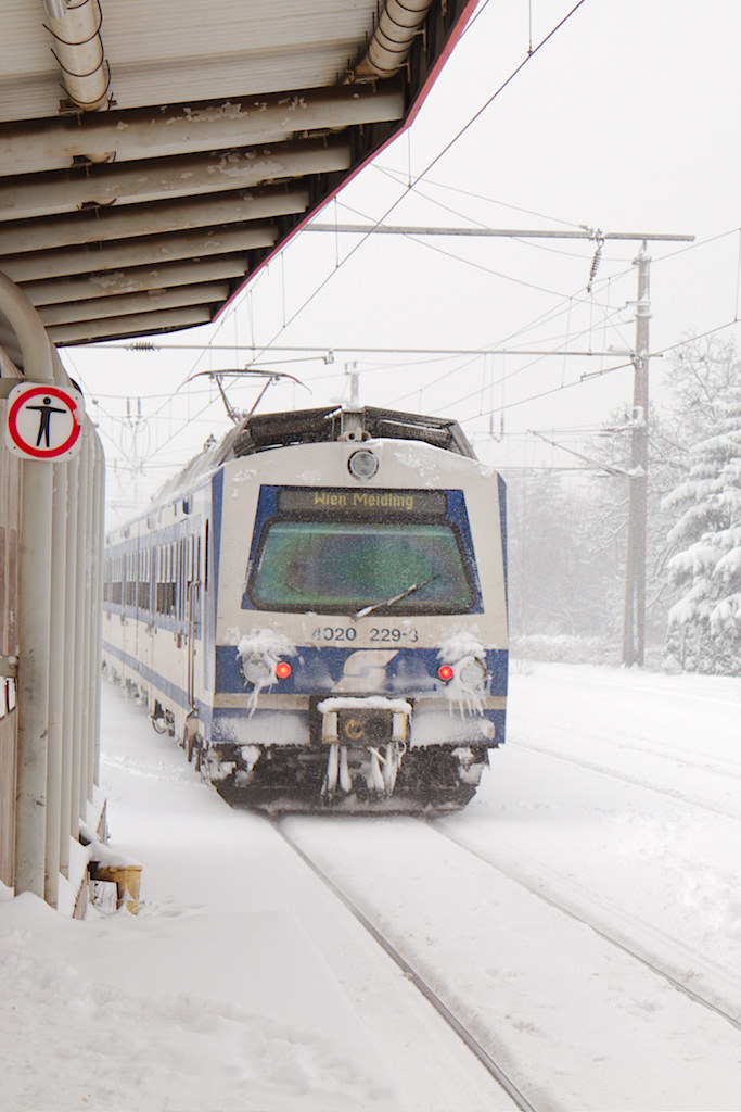 Bei ungewhnlicher hoher Schneelage ein 4020er in Korneuburg (17.01.2012)