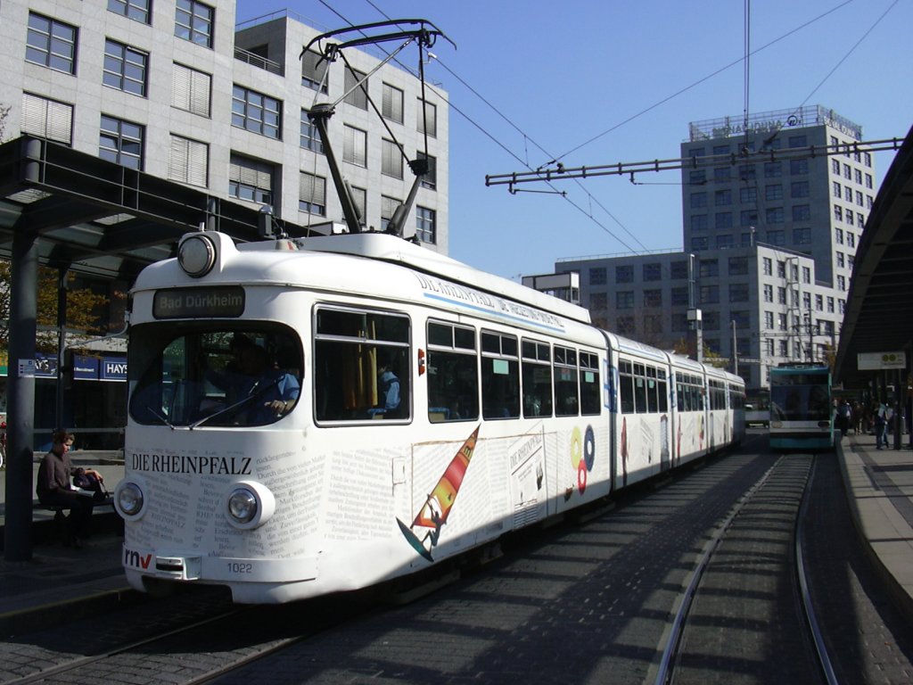 Bei der Veranstaltung  20 Jahre VRN  war der Wagen 1022 der RHB zwischen Bad D�rkheim und Mannheim im regul�ren Fahrplan im Einsatz. Hier fotografiert am Hauptbahnhof Mannheim, am 26.09.2012 um 12:38 Uhr, auf dem Weg nach Bad D�rkheim. 