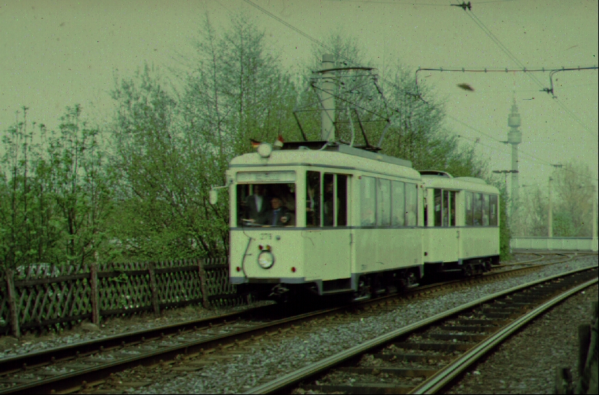 Bei einer Veranstaltung der DGEG am 25. April 1982 zeigten die Stadtwerke Dortmund ihre historischen Fahrzeuge. Triebwagen 279 mit passendem Beiwagen in der N�he der Westfalenhalle.