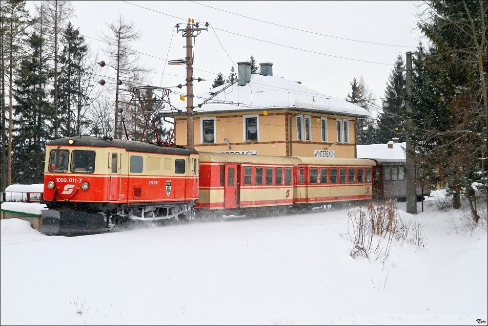 Bei Winterbach konnte ich die E-Lok 1099 011 mit dem Regionalzug 6811 von St.Plten nach Mariazell ablichten.
31.01.2010
