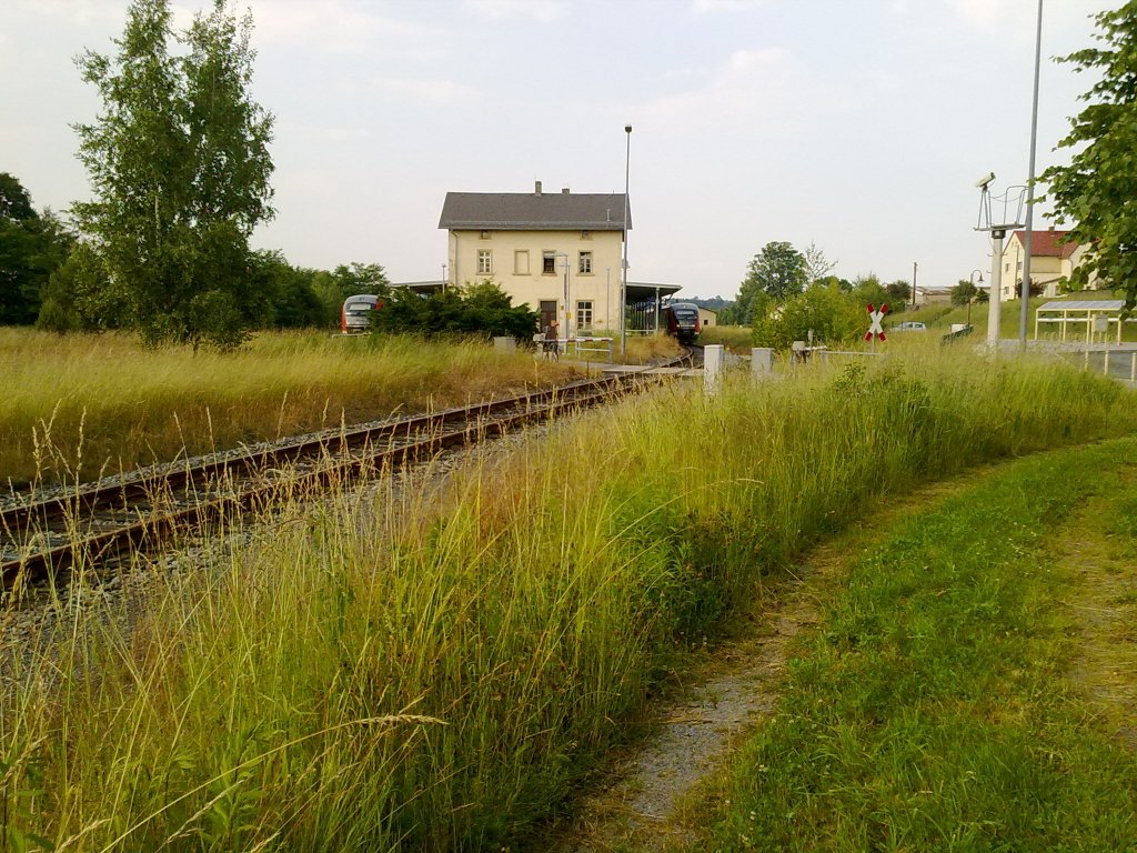 Beide Desiros (RB71) stehen bei der einzigen Gelegenheit 2er Gleise gleich zur Abfahrt bereit.
Drrhrsdorf 25,06,2010