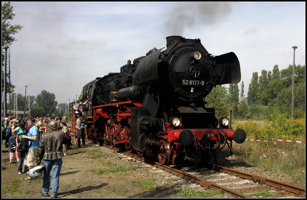Beim 9. Berliner Eisenbahnfest lud 52 8177-9 zu Fhrerstandsmitfahrten ein (gesehen Berlin Schneweide 09.09.2012)