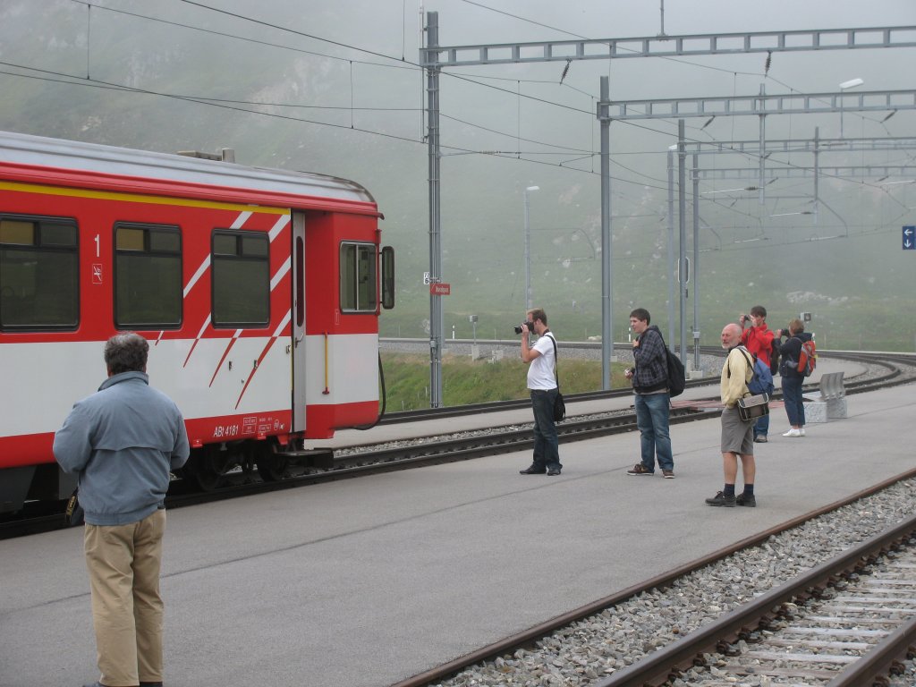 Beim ablichten de ABt 4181 auf dem Oberalppass am 22.08.2009 (Bahnbildertreffen)
