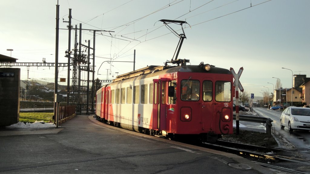 Beim Bild des BDe 4/4 15  l'Orbe  der OC hatte ich statt mit angekndigtem Regen eher mit ungnstigem Lichteifall beim Bahnhof Chavornay Probleme. (aufgenommen am 07.12.10)