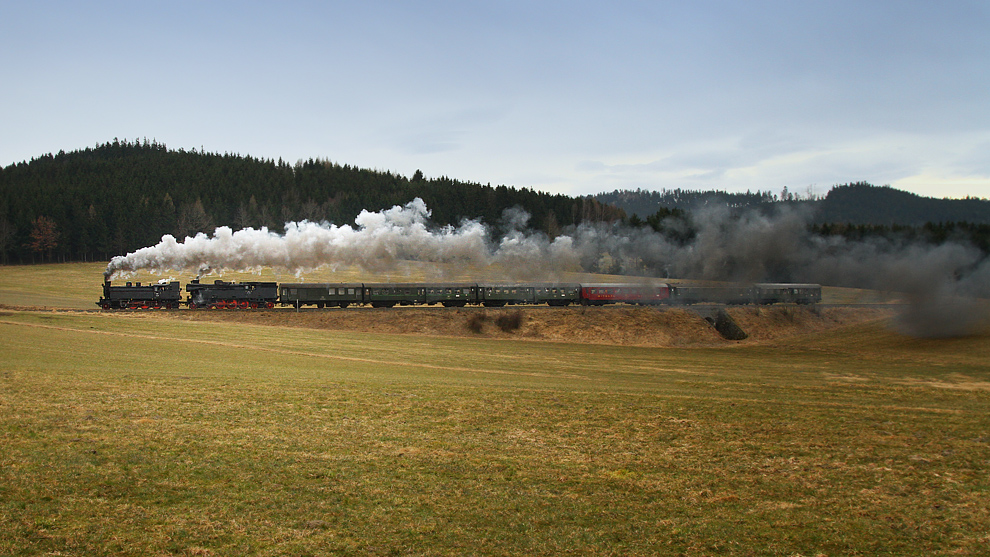 Beim Dampflok Spektakel im Hausruck fahren die beiden Dampfloks 77 28 + 78 618 mit dem R 14316 von Simbach nach Attnang Puchheim. 
Felling 13.3.2011

