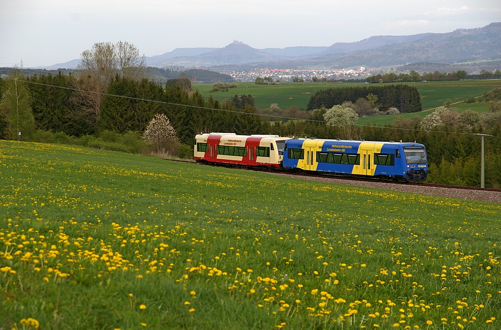 Beim Jubilum  10 Jahre Naldo ,  100 Jahre Bahnstrecke Balingen-Schmberg  am 29. April 2012 pendelten VT 44 und 47 auf der Strecke im Stundentakt. Hier bei Dotternhausen-Dormettingen.