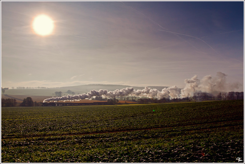 Beim Plandampf im Werratal fhrt Dampflok 41 1144 mit dem Plangterzug DGz 103 von Bad Salzungen nach Eisenach.
Oberrohn  27.10.2011