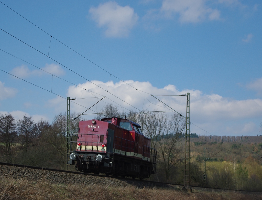 Beim Sonntags-Spaziergang konnte 203 834-8  erlegt  werden, als sie Tfzf ber die KBS 613 in Richtung Norden fuhr. Hier zwischen Eschwege West und Albungen.
