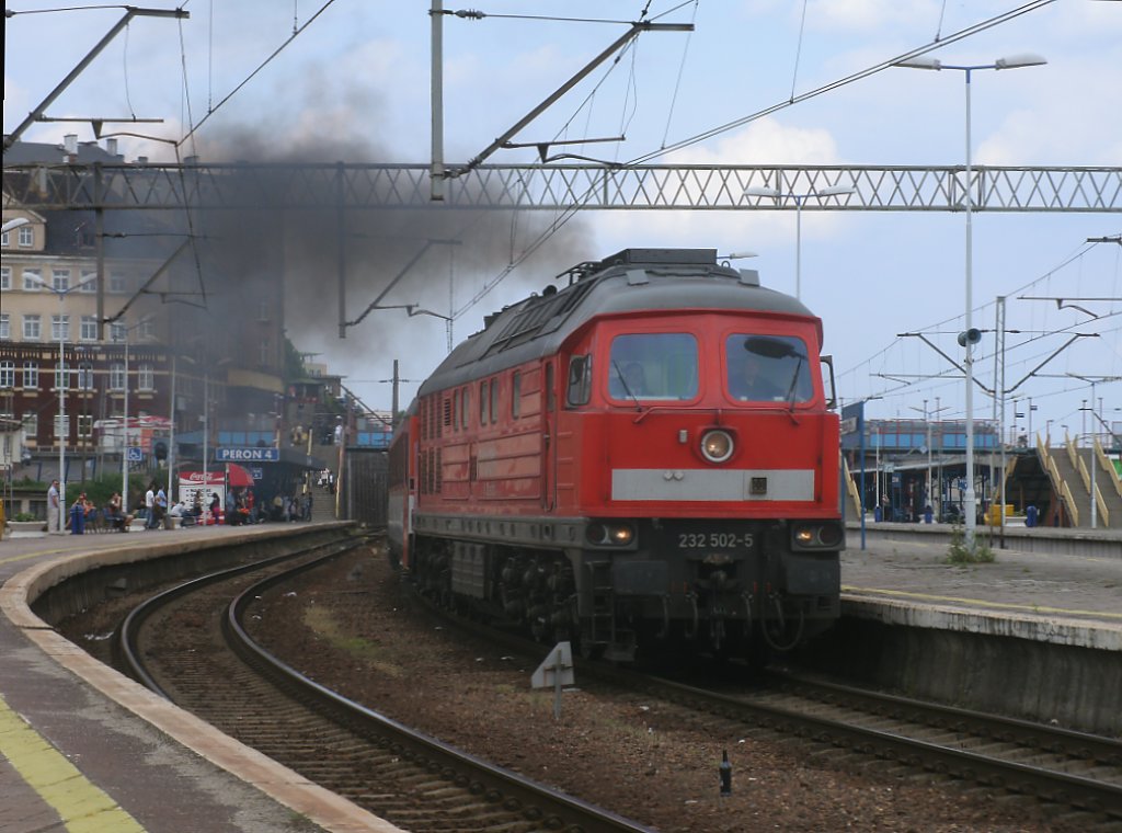 Beim Verlassen,mit dem EC 179 nach Prag,von Szczecin Glowny zeigte uns,am 14.Mai 2011,das 232 502 noch nicht zum alten Eisen geh�rt.Also w�r die Lok noch in Aktion erleben will,Eile ist geboten man wei� ja nie wie lange die Ludmila noch f�hrt obwohl der Zug t�glich f�hrt.