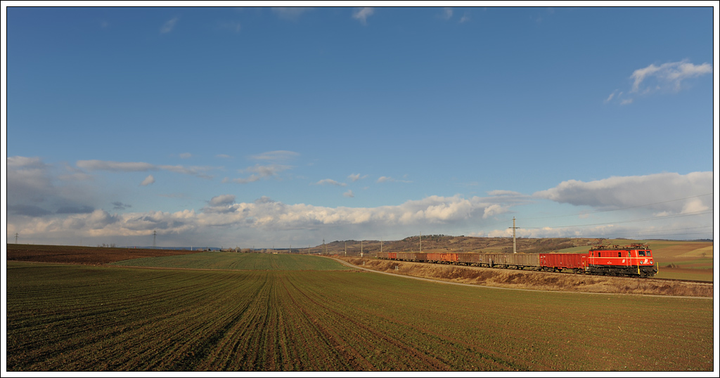 Beim zweiten Vollrbenzug am 11.1.13, welcher mit 1040 013 vom Club 1018 bespannt war, hatten wir dann auch noch Glck mit der Sonne. Die Aufnahme zeigt den zug zwischen Ziersdorf und Glaubendorf als 59115.

http://www.club1018.at/