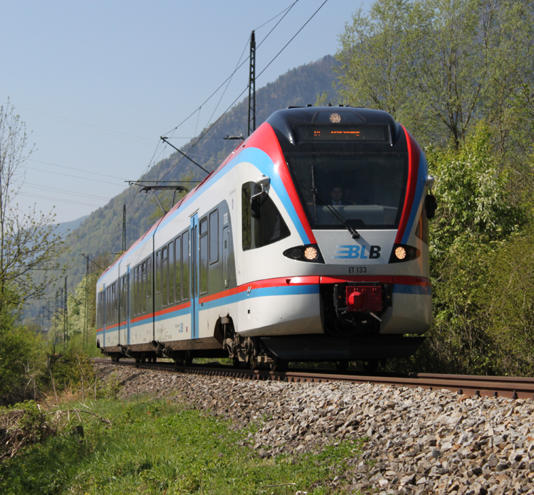 Berchtesgadener Land Bahn als BLB84214 von Berchtesgaden Hbf nach Freilassing fotografiert bei Piding am 22.04.2011