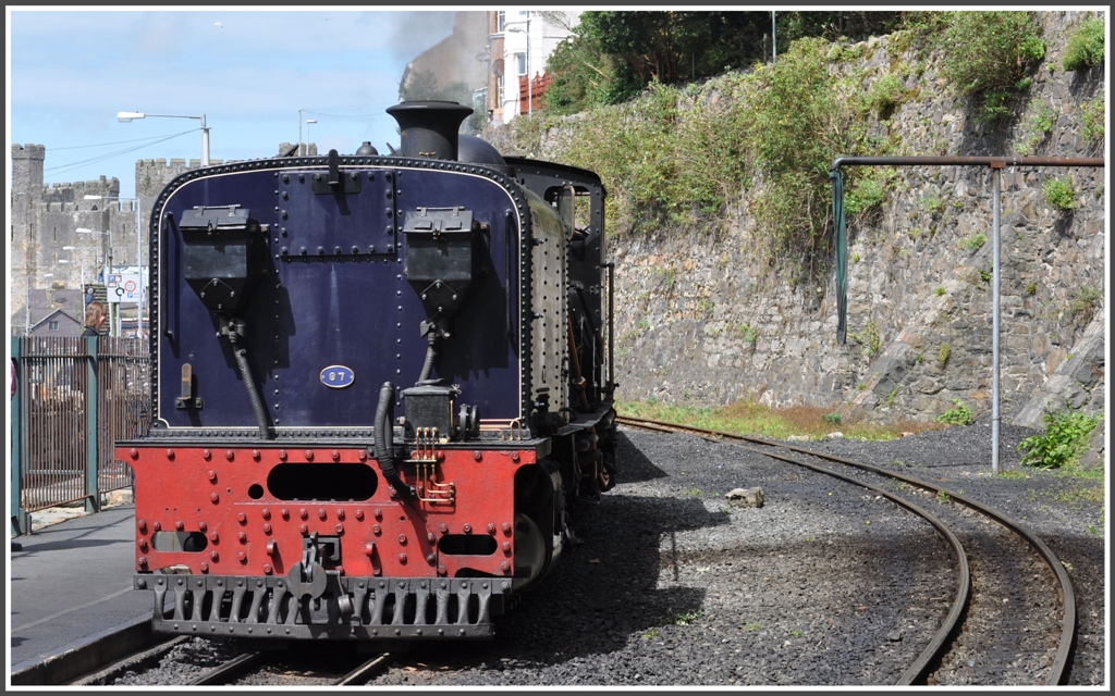 Bereit zur Abfahrt in Caernarfon. Die Spurweite betrgt brigens 1ft 11 5/8in (600mm) (14.08.2011)