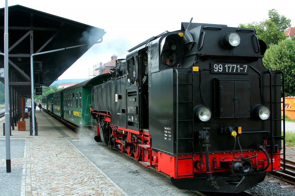 Bereit zur Rckfahrt. 99 1771 mit P5001 am 01.07.2011 in Dippoldiswalde vor der Ausfahrt nach Freital-Hainsberg.