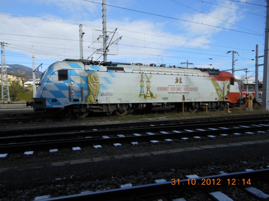 Bereits die fnfte Werbelokomotive fr die Slowenischen Eisenbahnen: 541 001-8 wirbt fr die Bayerisch-Obersterreichische Landesausstellung 2012 und war am 31.10.2012 auf dem Villacher Hauptbahnhof zu sehen.