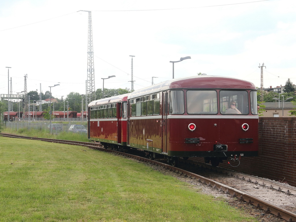 Bereitstellung 795 396-0 mit  995 307-5 der Berliner Eisenbahnfreunde (BEF) am 08. Juni 2013 in den Eisenbahnwerksttten in Eberswalde zur Rckfahrt nach Berlin Gesundbrunnen als SZ 80425.
